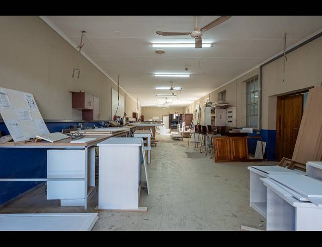 1,200M² BUILDING FOR SALE IN VILLAGE MAIN